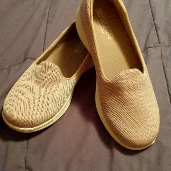 Skechers on-the-go sz 7½ Slip-on Shoes - Picture 1 of 8